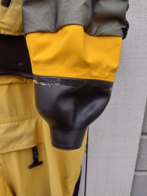 Palm Aleutian Men's Dry Suit Size Large - Used